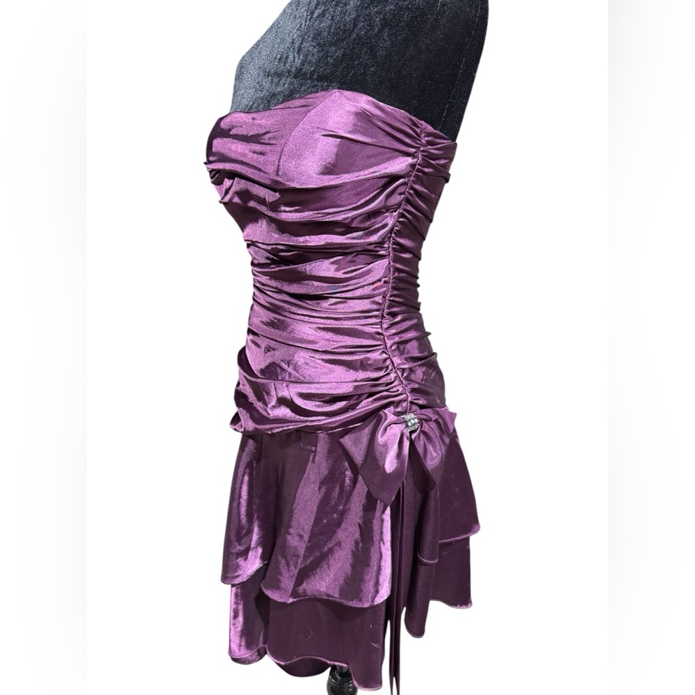 Elegant Purple Strapless 90’s style Dress - Picture 4 of 7